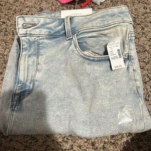 NWT!!! Maurices Vintage High Rise Light Denim Colored Distressed Jeggings